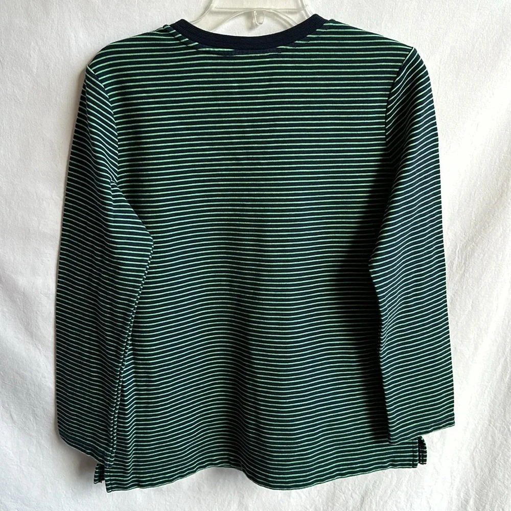 Croft & Barrow navy and green kangaroo pocket top, size L